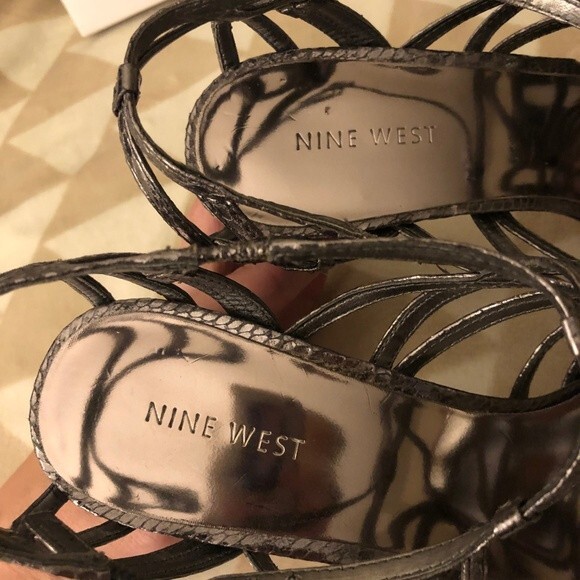 Nine West Frida Strappy Sandals 9.5 Gunmetal Shiny Snakeskin Open Toe Stilettos - Picture 3 of 6